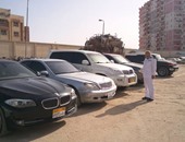 بالصور.. نيابة السويس تأمر بالتحفظ على السيارات الليبية المهربة