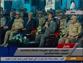 بالفيديو.. السيسى ممازحا الوزير: ليه خليت الموكيت أزرق.. فين السجادة الحمرا
