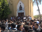 بالصور.. الآلاف يؤدون صلاة الجنازة على شهيد القوات المسلحة بفرشوط