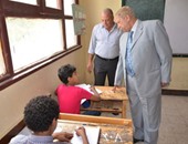 بالصور.. محافظ الإسماعيلية يتفقد لجان امتحانات الشهادتين الابتدائية والإعدادية