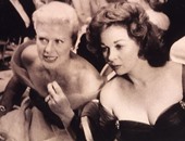 من أرشيف مهرجان "كان".. جنجر وهيوارد بأزياء مثيرة بحفل الختام عام 1956