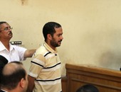 بالصور.. المحكمة تعرض فيديوهات "اليوم السابع" فى محاكمة أمين الشرطة قاتل بائع الشاى