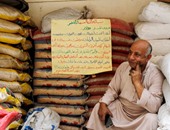 "رسالة إلى السيد الأخضر".. قصيدة من تاجر ياميش بالساحل يعاتب فيها الدولار