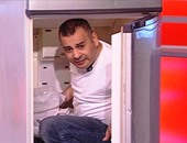 بالفيديو.. "القرموطى" يقدم "مانشيت" من داخل الثلاجة ويتناول البطيخ على الهواء