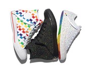 بالصور.." Converse" تطلق أحذية مستوحاة من عالم المثليين