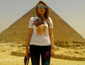 ملكة جمال المغرب السابقة تزور الأهرامات..وتؤكد: قلبى متعلق بالحضارة المصرية