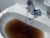 بالصور..  تغير لون مياه الشرب إلى الأصفر بمدينة القرين فى الشرقية