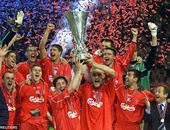 بالفيديو.. مفاجأة 2001 يُهدى ليفربول آخر لقب من الدوري الأوروبي