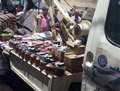 تداول صورة لونش تابع لمرور الإسكندرية يبيع أحذية.. ومدونون: نشاط اقتصادى
