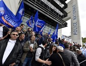 بالصور.. الشرطة الفرنسية تتظاهر احتجاجا على العنف والكراهية ضدها
