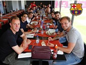 غذاء جماعى لنجوم برشلونة استعدادا لنهائى كأس ملك إسبانيا