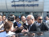 مؤتمر صحفى لرئيس الوزراء بمطار القاهرة  حول اختفاء طائرة مصر للطيران