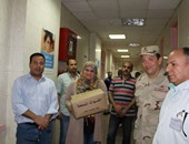 القوات المسلحة توزع هدايا "رمضان" على مرضى مستشفى الأطفال التخصصى ببنها