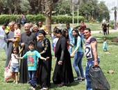 المصريون يتوافدون على الحدائق والمتنزهات العامة احتفالا بعيد شم النسيم