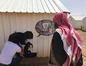 بالصور.. فنان إسبانى يجمل مخيمات الفلسطينيين والسوريين فى عمان بالفن التشكيلى