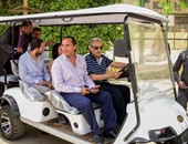بالصور.. جابر نصار يخصص سيارات الجولف لنقل الطلاب ذو الاحتياجات الخاصة