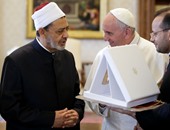 البابا فرنسيس يستقبل شيخ الأزهر بالفاتيكان بعد قطيعة 5 سنوات