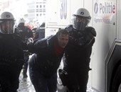 بالصور.. إصابات فى صفوف الشرطة ومتظاهرين مناهضين لإجراءات التقشف فى بلجيكا