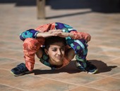 بالصور.. طفل فلسطينى يبهر العالم بمرونة جسده ويتمنى الوصول لموسوعة جينيس
