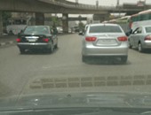 صحافة المواطن.. قارئ يرصد سيارة تسير بدون "لوحات معدنية" بميدان رمسيس