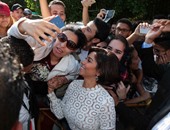 شيرين تلتقط "سيلفى" مع الجمهور المغربى بعد مؤتمرها الصحفى فى "موازين"