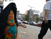 بالفيديو.. على طريقة الأفلام العربى .. "حنان" موظفة حكومية صباحاً و"شحّاته "بعد الضهر