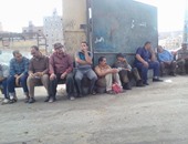 سائقو "شرق الدلتا" فرع المنصورة يتظاهرون للمطالبة بصرف مستحقاتهم