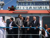 بالصور.. وزير النقل يتفقد أعمال تطوير ميناء الإسكندرية وانتشال السفن الغارقة