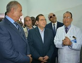 بالصور.. وزير البترول يطالب بتوفير الخدمات الطبية لمستشفى رأس غارب