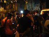 بالفيديو.. صحفيون ومحامون أمام قسم قصر النيل عقب قرار إخلاء سبيل "قلاش"بكفالة