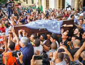 بالصور.. وصول جثمان الفنان وائل نور لمسجد السيدة نفيسة استعدادا لصلاة الجنازة