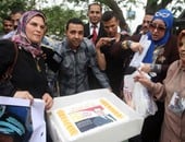 بالصور.. مؤيدو مبارك فى عيد ميلاده الـ88: انزل يا زعيم على الساحة