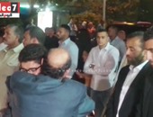 بالفيديو.. انهيار نجل وائل نور فى أحضان جلال الشرقاوى