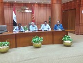 محافظ بورسعيد يطالب مؤجرى "الشماسى" الارتقاء بالخدمات والحفاظ على جمال الشاطئ