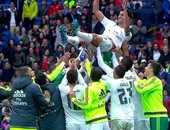 بالصور.. لاعبو ريال مدريد يحتفلون بأربيلوا فى لقاء الوداع