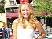 كيمبرلى جارنر تخطف الأنظار فى ديزنى لاند باريس