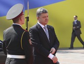 بوروشينكو يوقع قانونا تتخلى أوكرانيا بمقتضاه عن وضع عدم الانحياز