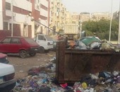 "واتس آب اليوم السابع": تراكم القمامة أمام مبنى حى حدائق القبة