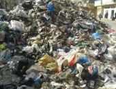 "واتس آب اليوم السابع".. انتشار أكوام القمامة فى شارع المنتزه بالإسكندرية