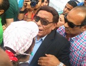 بالفيديو والصور..الزعيم عادل إمام يصل مقر انتخابات المهن التمثيلية للإدلاء بصوته