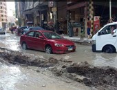 "واتس آب اليوم السابع".. غرق شوارع ببولاق الدكرور لانفجار ماسورة صرف 