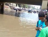 "واتس آب اليوم السابع".. بالفيديو.. غرق نفق إمبابة بعد كسر ماسورة مياه