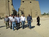 بالصور.. وزير الآثار يتفقد ترميمات المصريين بمعبدى الأقصر والكرنك