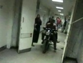 "واتس آب اليوم السابع": مواطن يستقل دراجة بخارية داخل مستشفى القناطر