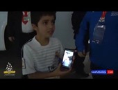بالفيديو.. رودريجيز يُلبى طلب طفل بالتصوير معه بسبب دموعه