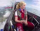 بالفيديو.. طيارة روسية تبهر العالم بحركات بهلوانية فى السماء