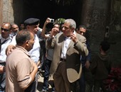 محلب يتفقد الأوضاع بحى وسط القاهرة ويوجه بإقالة رئيس الحى