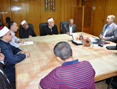 محافظ الإسماعيلية يستقبل أعضاء القافلة الدينية ويستعرض الأنشطة بشهر رمضان