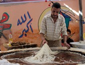 بالفيديو والصور.. "الكنافة الرش" و"القطايف" تنعشان سوق حلويات رمضان