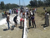 بالصور.. مظاهرة لأهالى قرية بكفر الشيخ لرفضهم بيع قطعة أرض لأحد المستثمرين